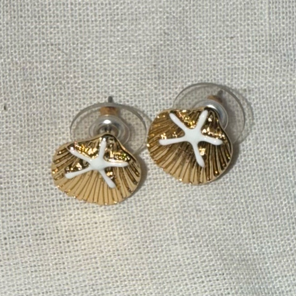 NWOT Starfish & Shell Earrings